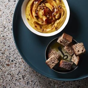 zupa dyniowa zagęszczana czerstwym chlebem, zupa dyniowa, krem z dyni, zero waste, jak nie marnować jedzenia, co z resztek chleba, rozgrzewająca zupa krem, zupa krem, danie z resztek