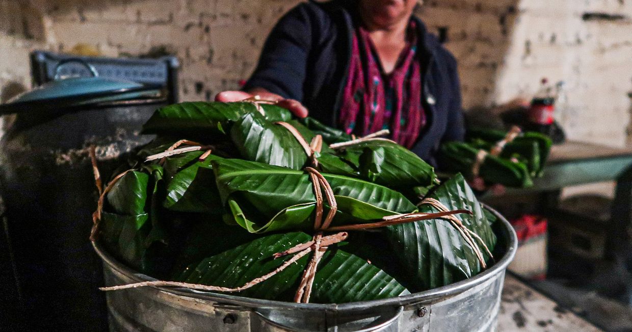 Tamales, czyli kukurydza z dodatkami gotowana w liściu bananowca (fot. Julia Zabrodzka)
