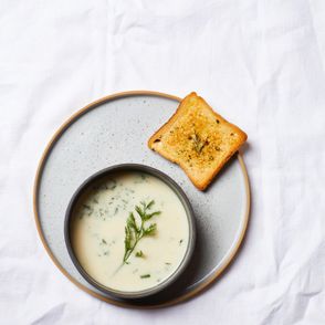 zupa koperkowa, zupa z koperkiem, domowa zupa koperkowa, domowy bulion, bulion warzywny, zupa bez mięsa