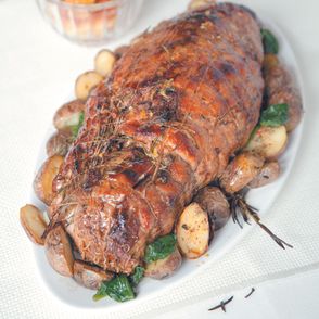 Szynka pieczona w sosie miodowym z dodatkiem czosnku i świeżego rozmarynu, przepis Paweł Paszek-Pietruch / Eperfetto.pl