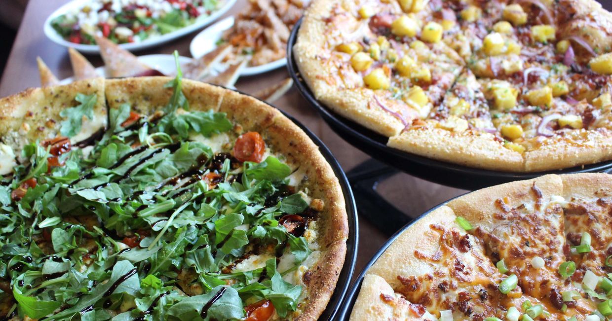 Pizza jest najchętniej wybieranym daniem, które zamawiamy do domu (fot. Sumaiya Ahmed / unsplash.com)