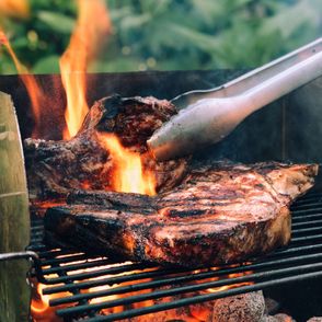 Mięso grillowane na świerzym powietrzu (fot. Paul Hermann)