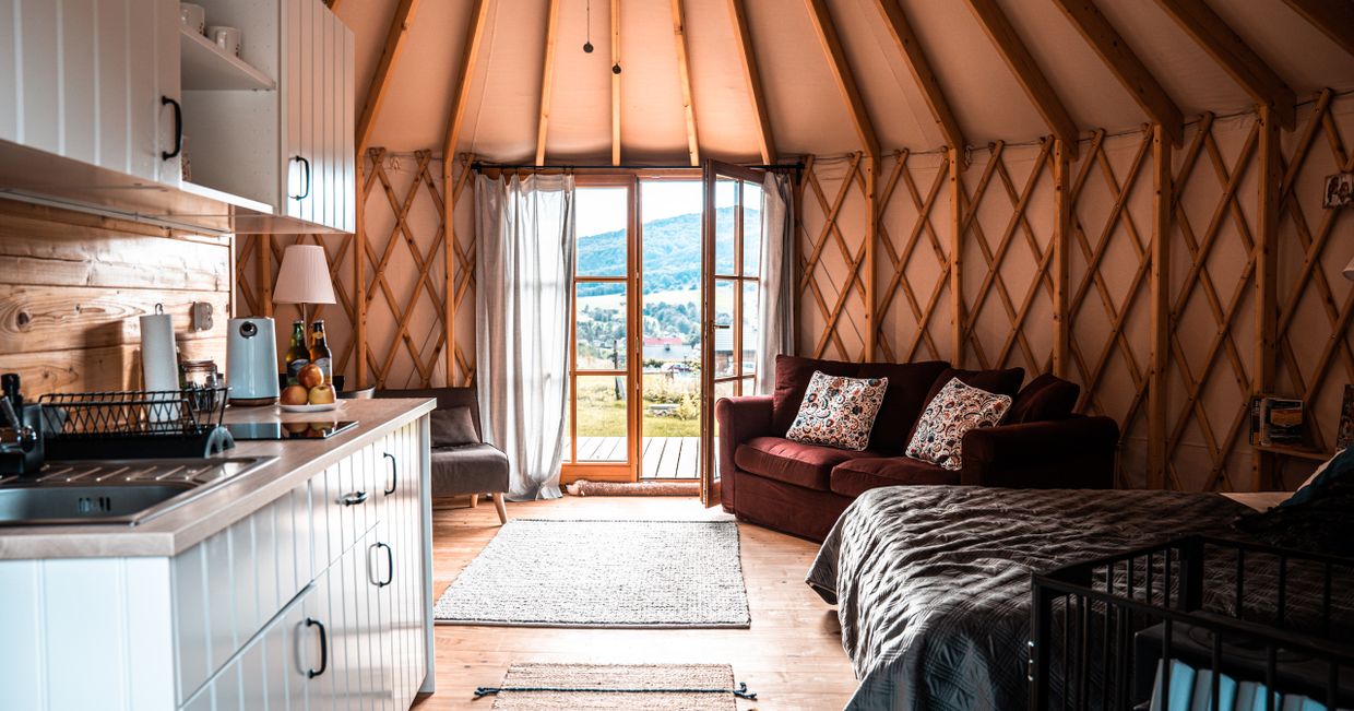 Jurta w Dolinie Niedźwiadka (fot. Marysia Ocioszyńska i Jakub Jędrzejczak)