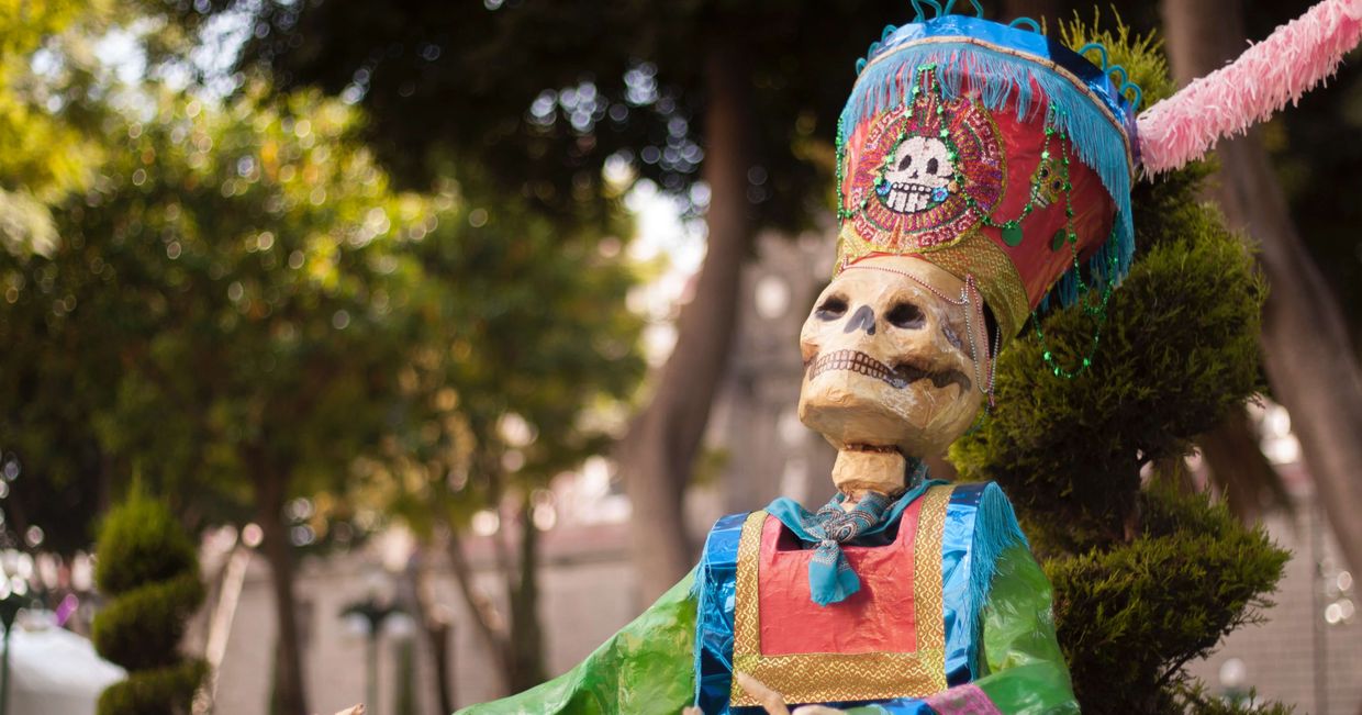 Parada na Święto Zmarłych w Meksyku (fot. Mario Rodriguez / unsplash.com)