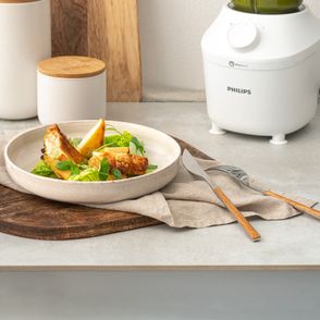 Szybkie brunche z Philipsem – zielone gazpacho z brioszką i pieczonym halloumi (fot. materiały prasowe)