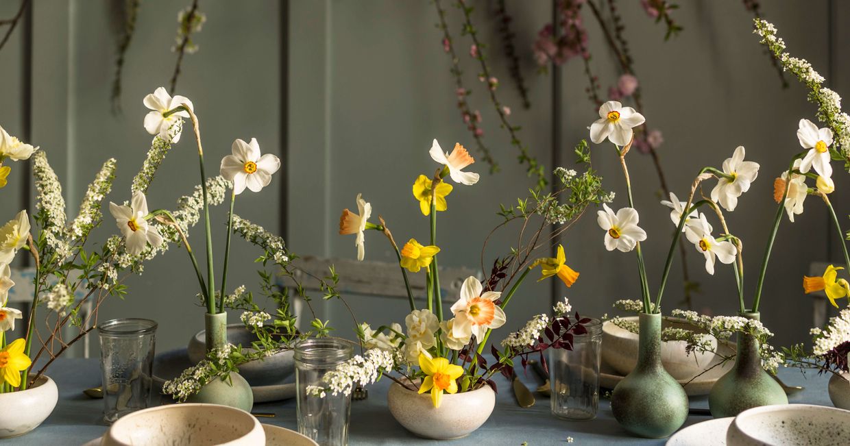 dekoracja stołu, wiosenne inspiracje, kwiaty i miut