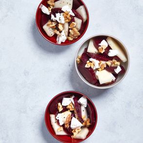 Lunchboxy z sałatką z buraka, gruszki i fety (fot. Maciek Niemojewski)