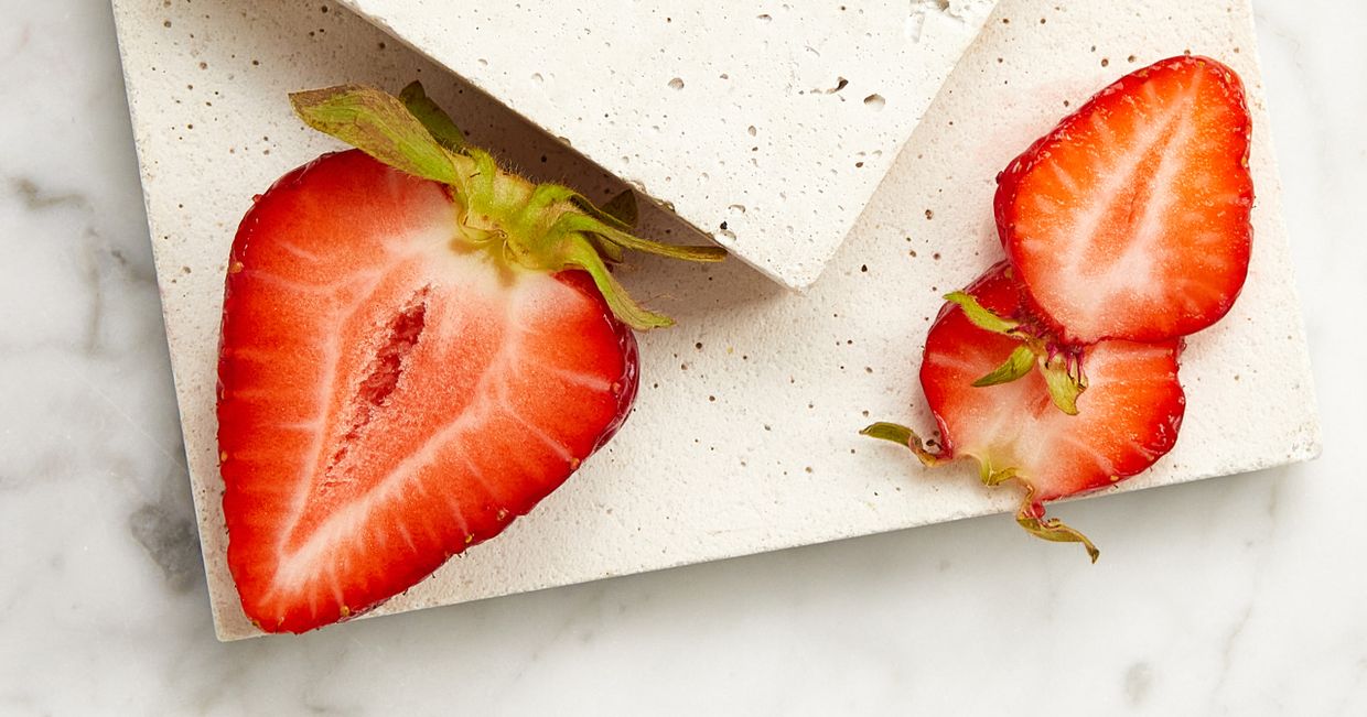 Woda w owocach, owoce na upały, truskawki. Przepisy z truskawkami (fot. Maciek Niemojewski)