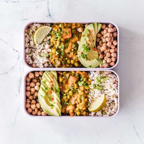 Lunch box z zestawem lunchowym (fot. Ella Olsson)