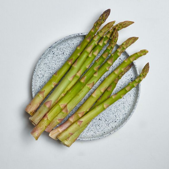 sezonowe warzywa, wiosna, sezon na szparagi