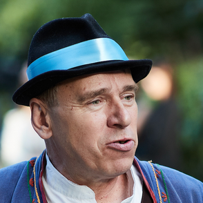 mężczyzna w kapeluszu