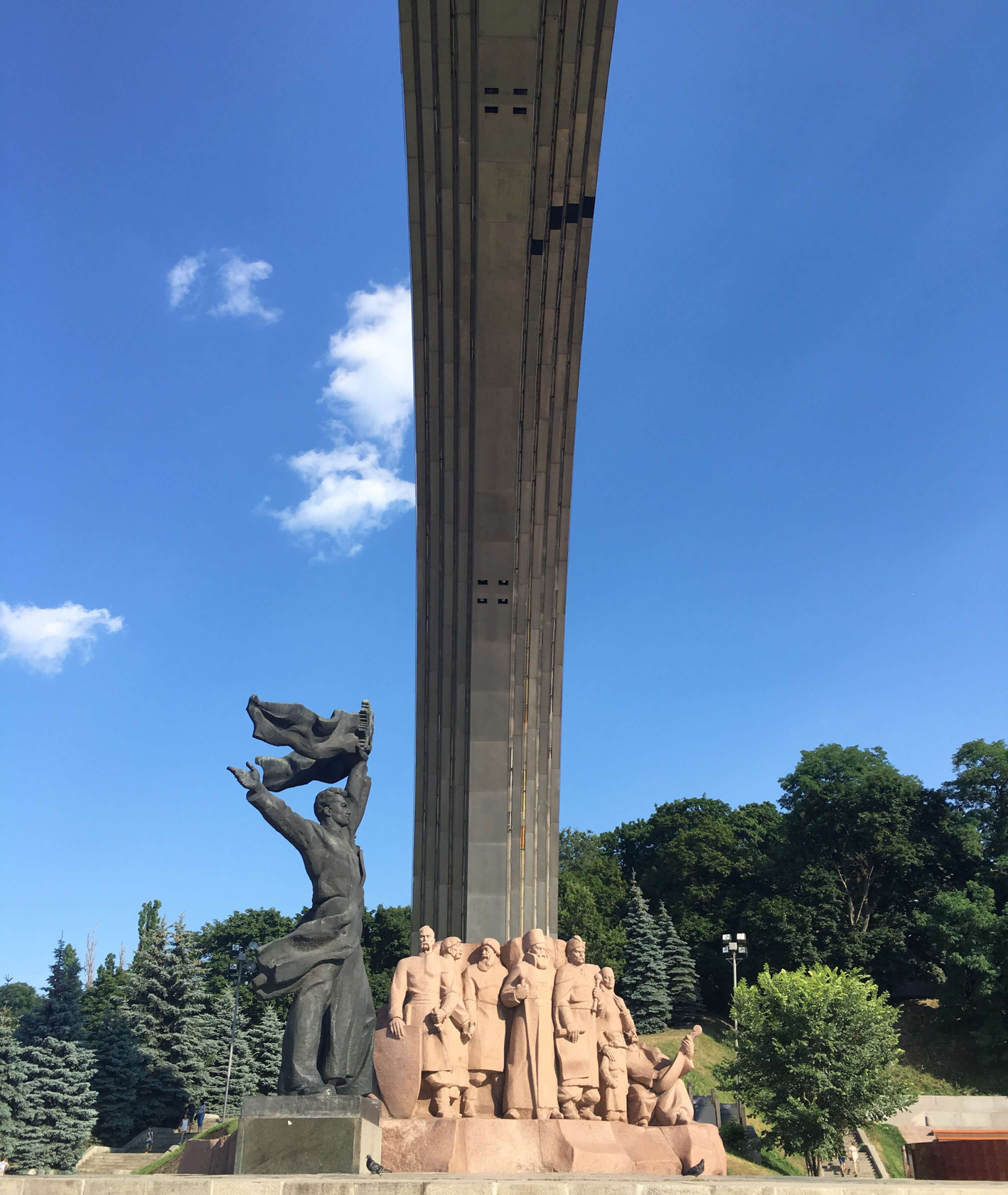 Pomnik socrealistycznu – Arka Przyjaźni w Kijowie