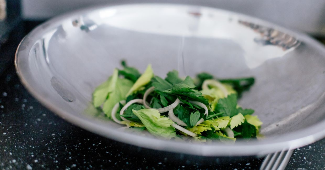 Jak przygotować marynowanego śledzia (fot. Michał Lichtański / mili.studio)