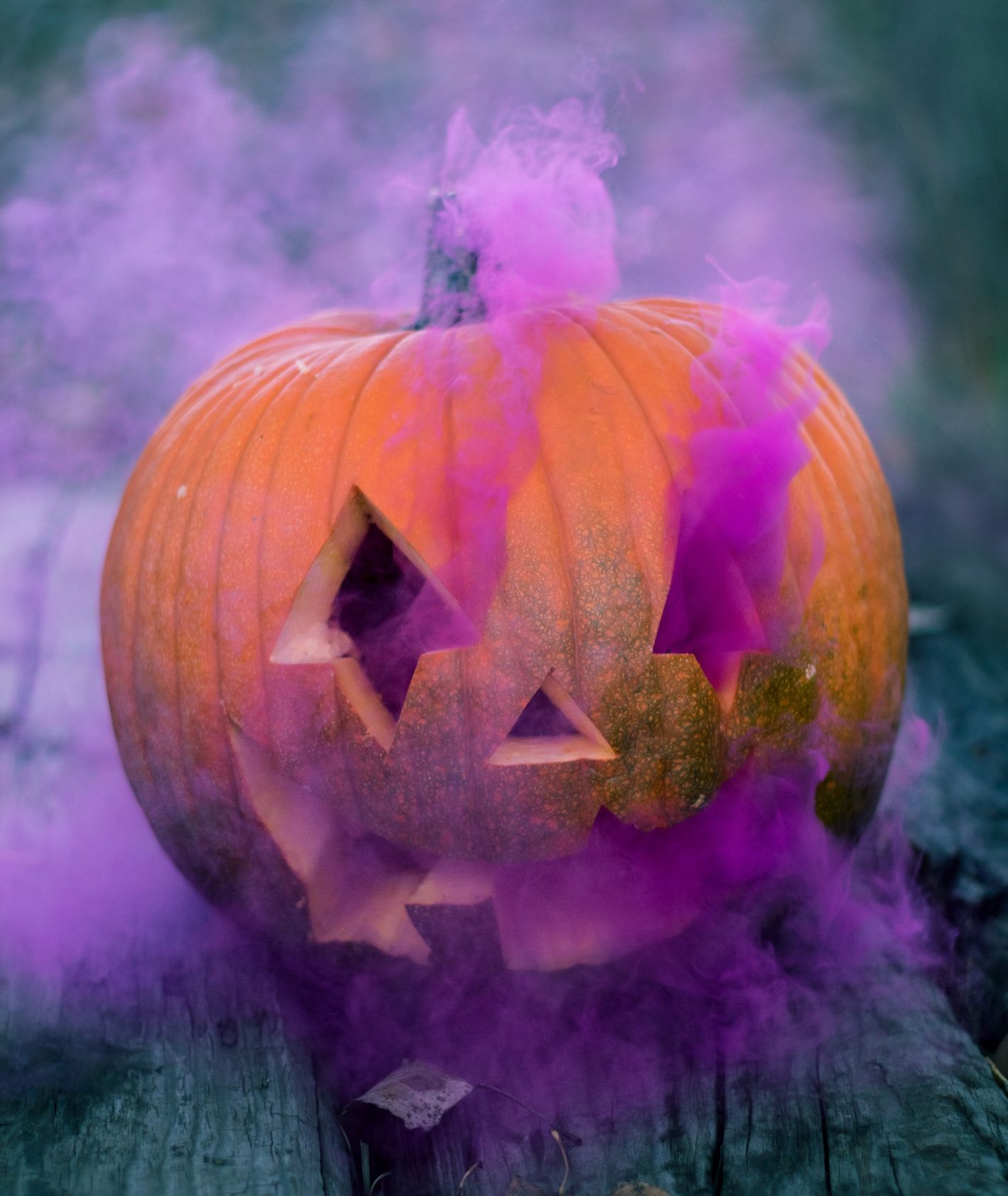 Halloweenowa dynia (fot. Colton Sturgeon / unsplash.com)