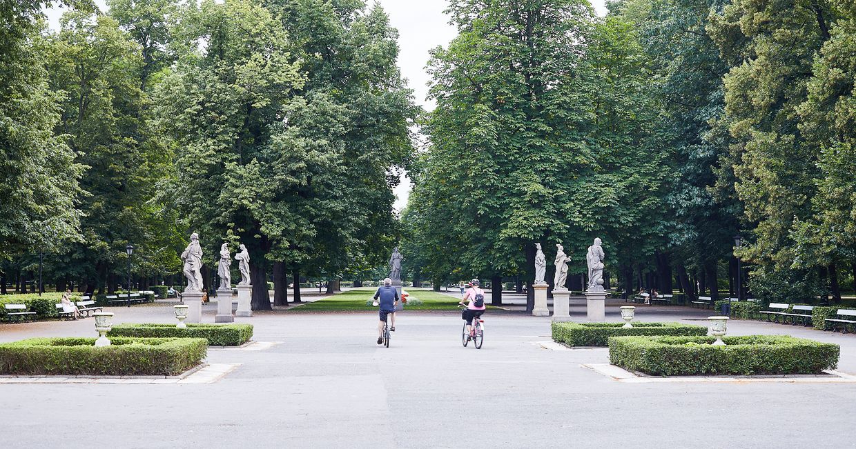Zdjęcie Ogrodu Saskiego, relaks w parku, rzeźby w parkach , Projekty Aliny Scholtz (Fot. Maciej Niemojewski)