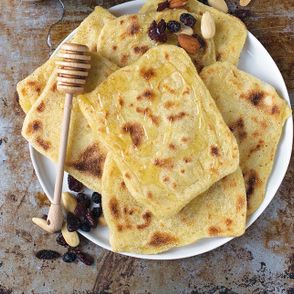 Msemmen – naleśniki marokańskie z kaszą manną i miodem