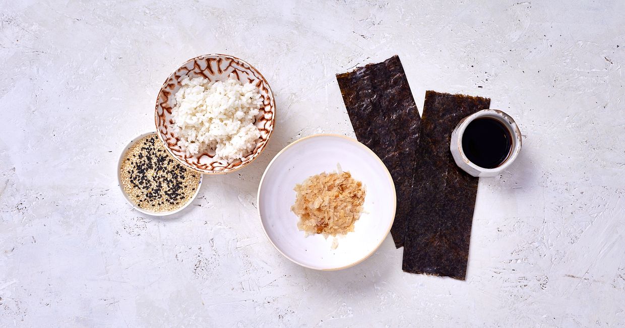 Składniki do przygotowania onigiri (fot. Maciek Niemojewski)