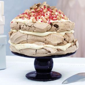 Jak zrobić bezę Pavlova? – Przepis (fot. dinnershow studio)