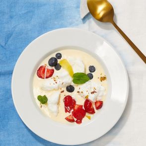 Jak zrobić słodką zupę mleczną, pomysł na prosty obiad na słodko (fot. Maciek Niemojewski)