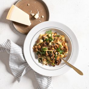 Kopytka z kurkami, parmezanem i natką pietruszki (fot. Angela Matlak)