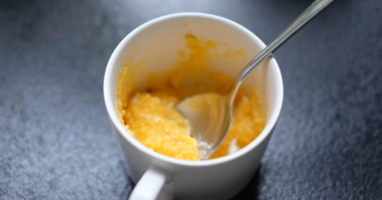 jajko i ser w kubku fot. Kasia Stadajek