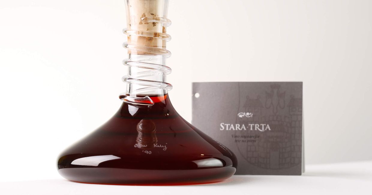 Unikalne wino w specjalnej butelce, którą można wylicytować podczas aukcji WOŚP (fot. Domen Grögl / Tourist Board Maribor)