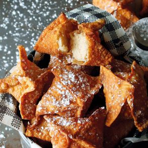 ciasteczka z nadzieniem migdałowym, ciasteczka migdałowe, ciasteczka z migdałami, szybkie ciasteczka, szybki deser, faworki, krem migdałowy, ciastka z orzechami