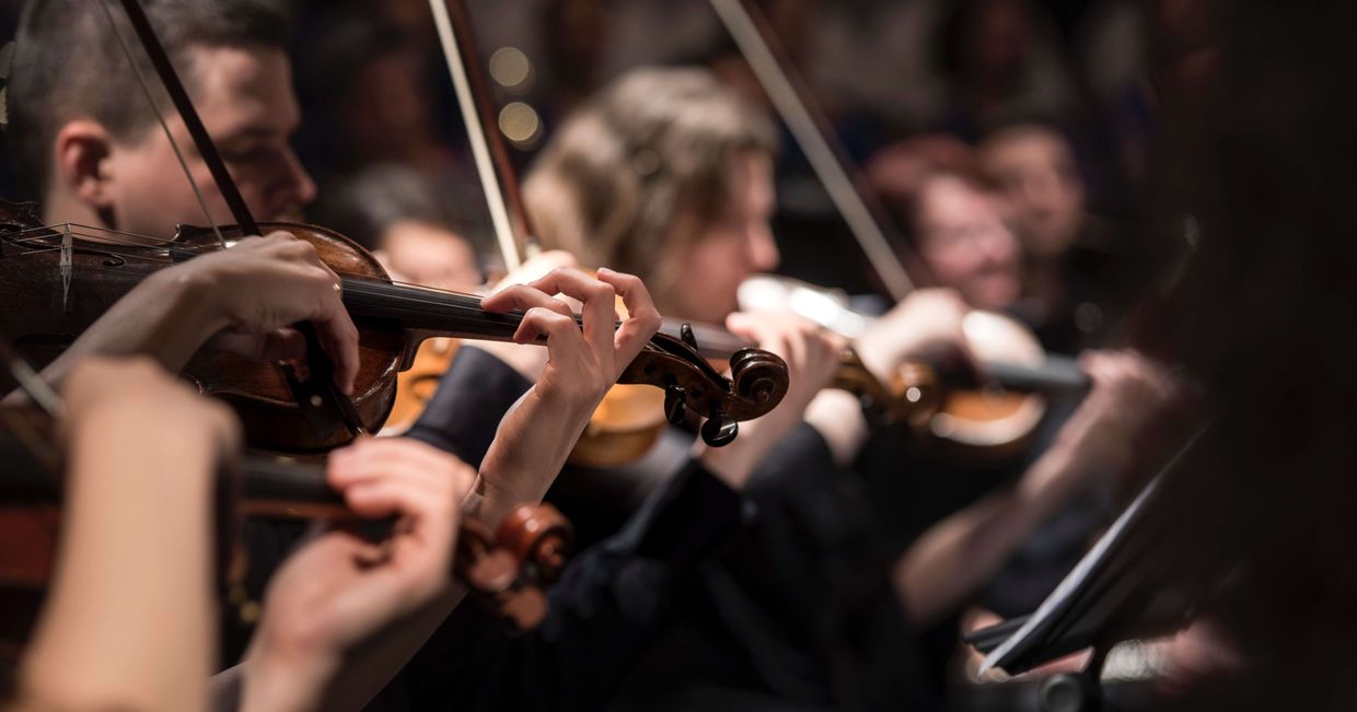 Bal i koncert w Filaharmonii Narodowej na Sylwestra (fot. Larisa Birta / unsplash.com)