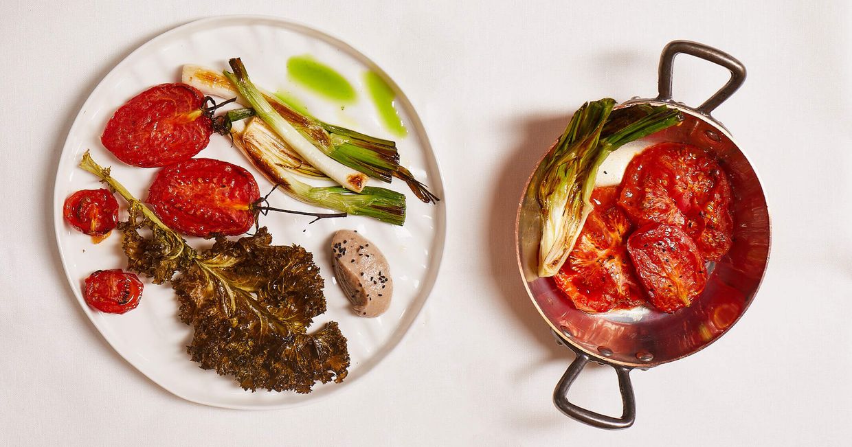 Sałatka z pieczonych warzyw z miętowym olejem z czarnuszki