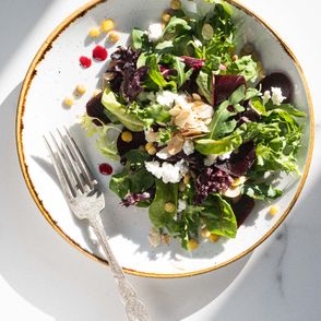 Sałatka z soczewicą, ricottą i burakiem (fot. Angela Matlak)