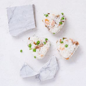 Przepis na domowe onigiri (fot. Maciek Niemojewski)