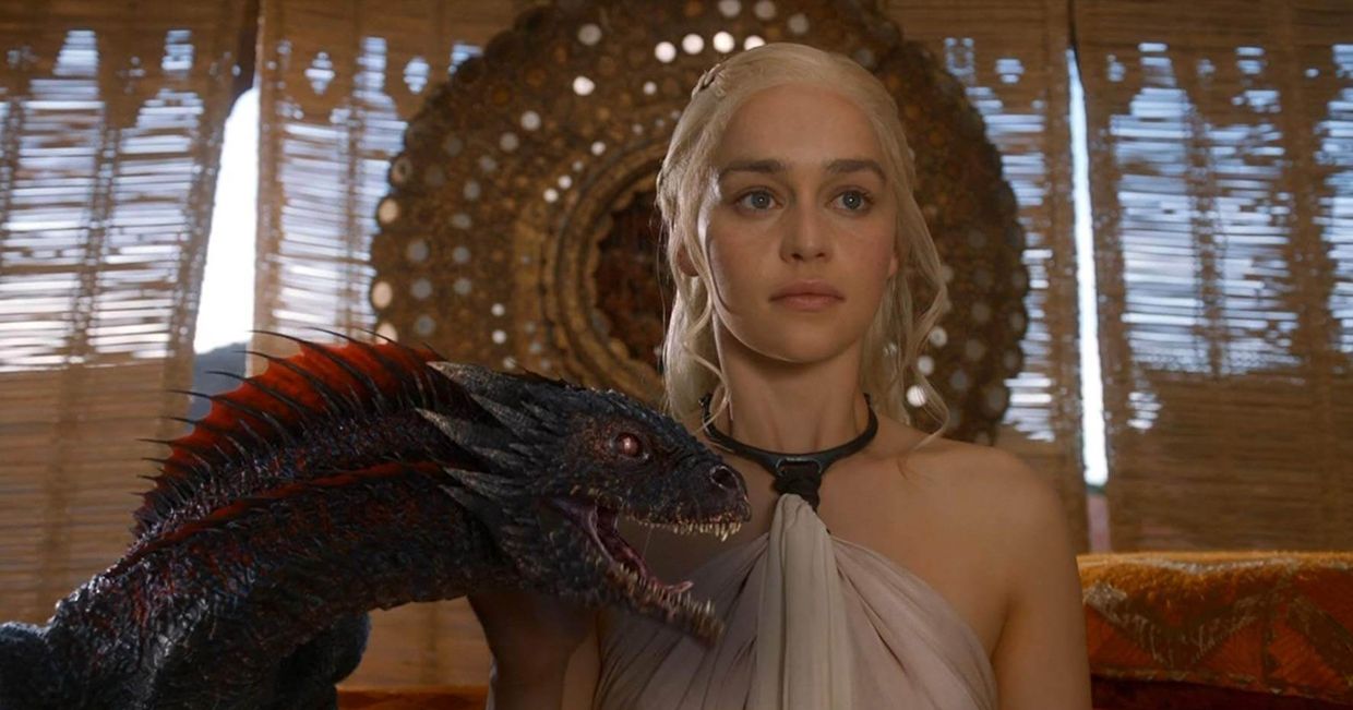 Znane fantasy do czytania – Królowa smoków z "Gry o tron" (fot. kadr z filmu)