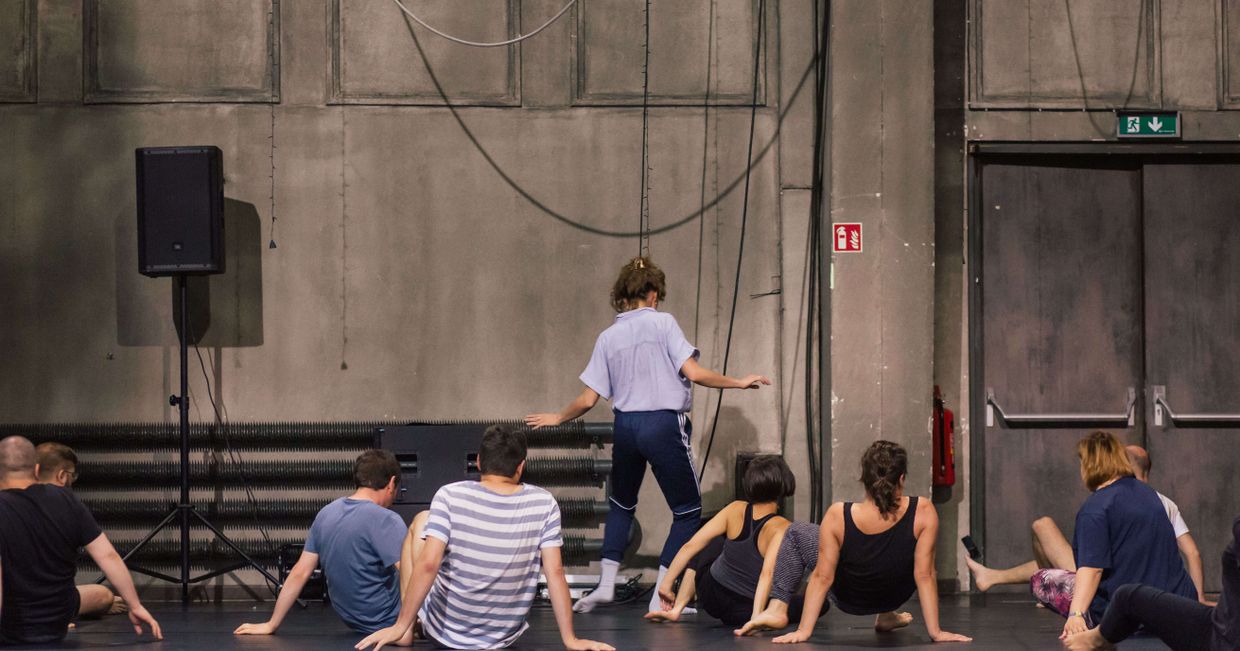 Ujęcie z prób prowadzonych przez Natalię Iwańską na scenie teatru. (fot. Michał Lichtański)