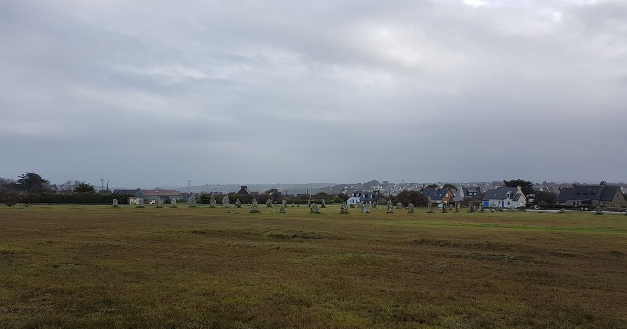 Menhiry w Camaret sur Mer, Bretonia, Francja. Co zobaczyć we Francji? Co zjeść w Bretoni? (fot. Aleksander Szojer)
