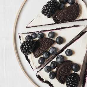 Tarta na spodzie z ciastek oreo z jagodami, jeżynami i borówkami (fot. Sylwia Kaleta)