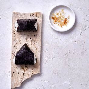 Jak przygotować onigiri (fot. Maciek Niemojewski)