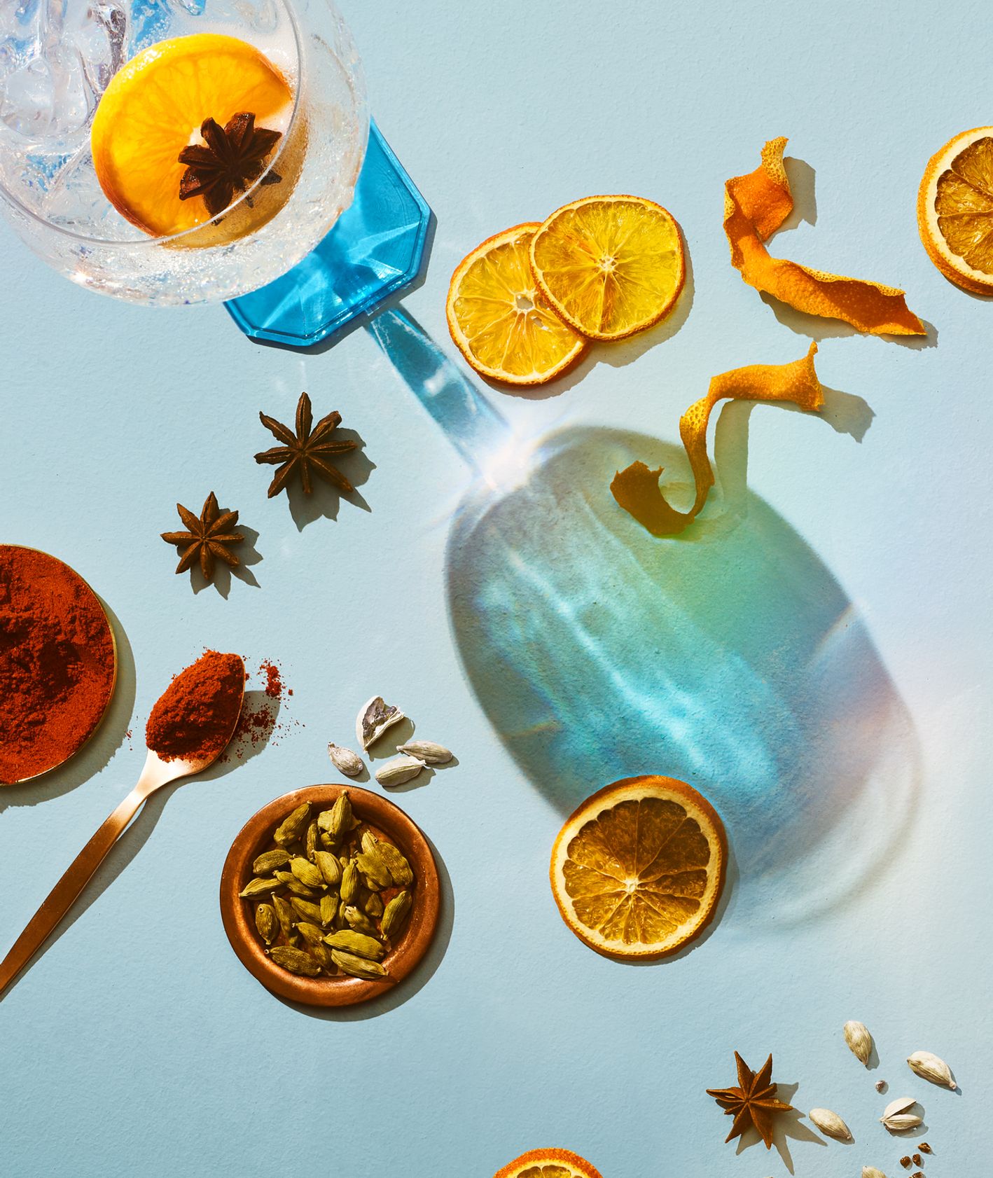 Dodatki do drinków z Bombay Sapphire Sunset – pomarańcza, anyż, limonka, kurkuma