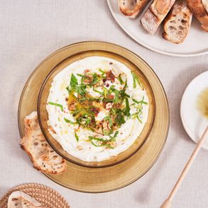 PROSTY PRZEPIS na krem z ricotty z oliwą, miodem i miętą (fot. Jessica Nadziejko / Plum in chocolate)