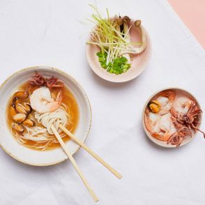 ramen rybny, domowy ramen, ramen z owocami morza, owoce morza, makaron ramen, rozgrzewająca zupa, zimowa zupa,