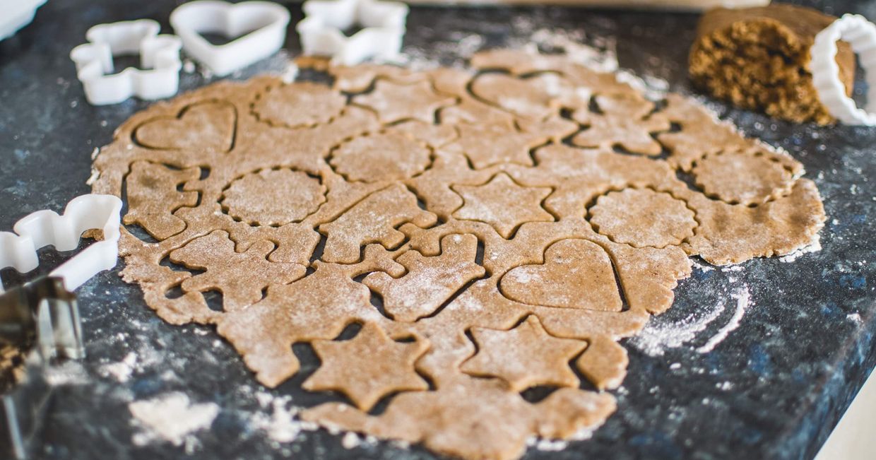 Wycinanie pierników (fot. Pille Riin Priske / unsplash.com)