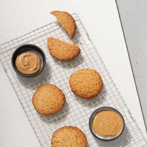 Przepis na ciasteczka owsiane z domowym masłem orzechowym (fot. Rafał Meszka)