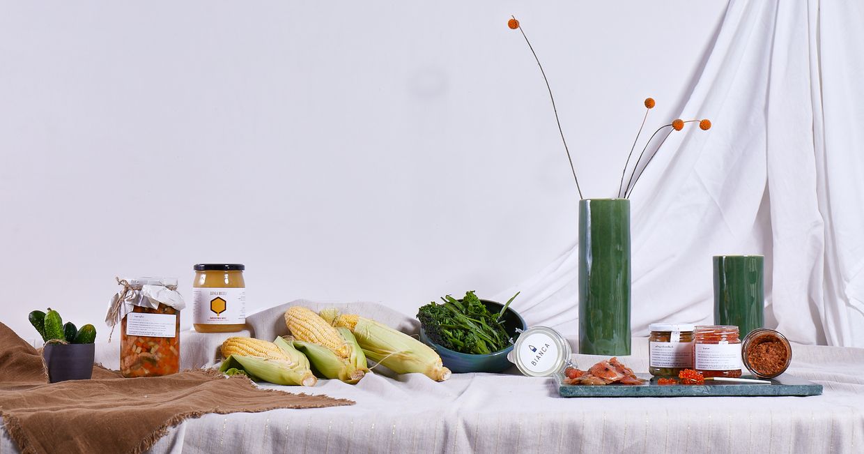 Wygrani w kategorii Z pola i z wody w konkursie KUKBUK Poleca: Ekologiczny Ogród Permakulturowy W Dobrym Smaku, Bianca, Gospodarstwo Rybackie Dadoń, Bryła Miodu