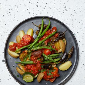 adżapsandal, kuchnia gruzińska, pieczone warzywa, pieczone ziemniaki, fasolka szparagowa, pieczone pomidory, sos pomidorowy, zdrowe jedzenie, fit, zdrowy obiad