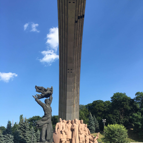 Pomnik socrealistycznu – Arka Przyjaźni w Kijowie