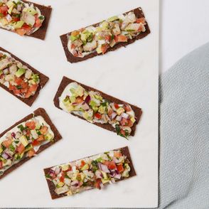 Kanapki z tatarem ze śledzia na świąteczne śniadanie (fot. Maciek Niemojewski)