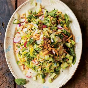Zdjęcie sałatki z książki Jamiego Olivera "Razem" / fot. David Loftus