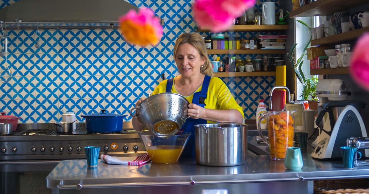 Marta Bradshaw w swojej kuchni