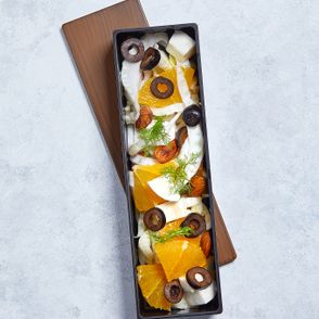 Lunchbox na zimę - sałatka z pomarańczami (fot. Maciek Niemojewski)