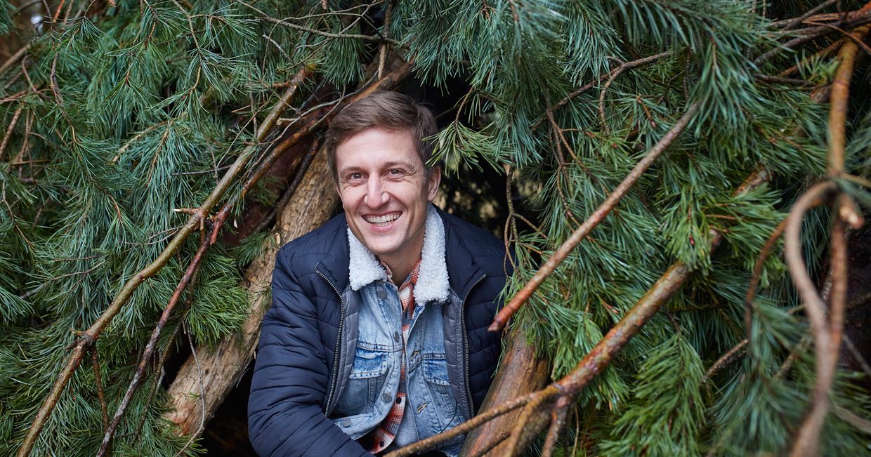 Usmiechnięty David Gaboriaud w igliwiu. Almette