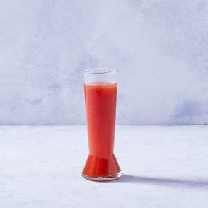 Domowy sok z pomidorów malinowych z dodatkiem pieprzu cayenne (fot. Marcin Lewandowski)